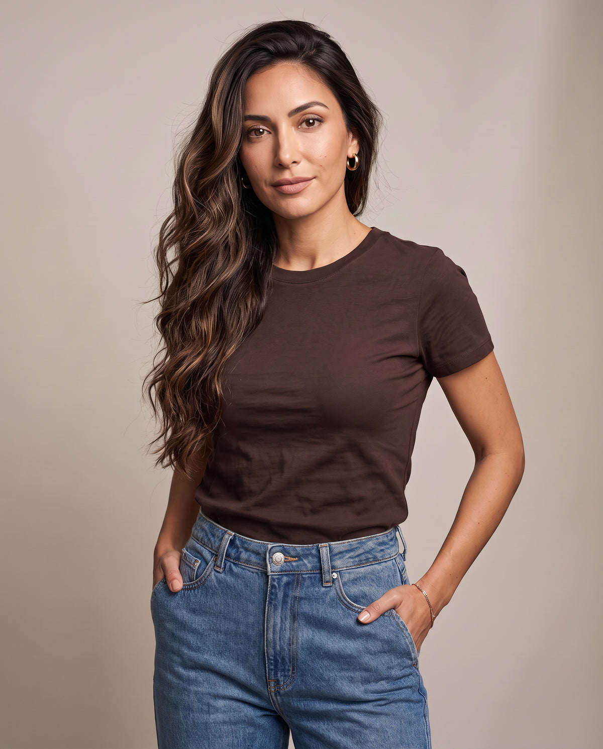 [axio-cor:marrom] Camiseta Básica Essencial Feminina AXIO marrom - vista frontal